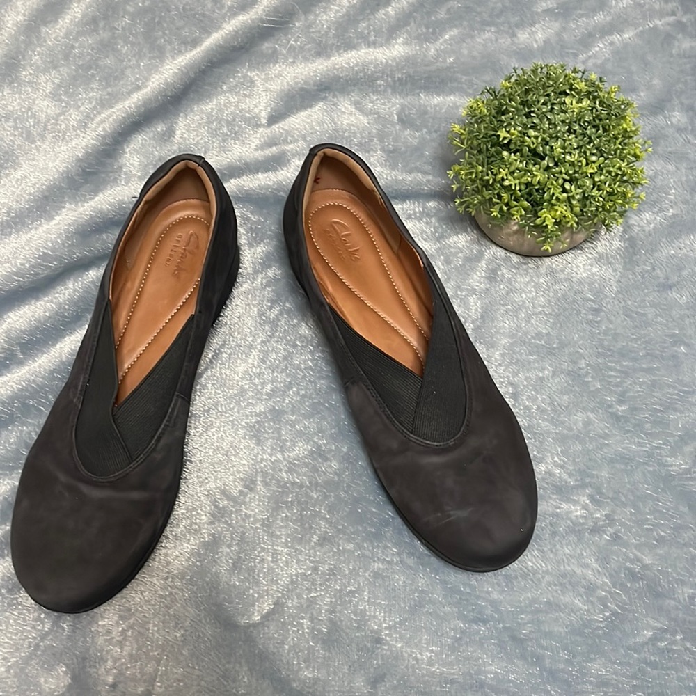 Clarks Artisan 10N suede leather black slip on shoes